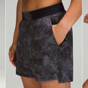 Lululemon License to Train Linerless Short 5"
Tactile Print Anchor Black